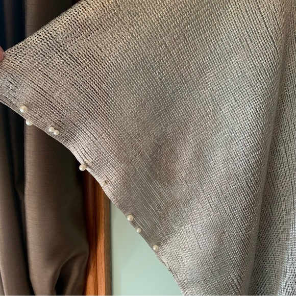 NWT Bon Voyage Silver Sparkling Kimono with Pearl Detailing. Women’s One size - Picture 3 of 5